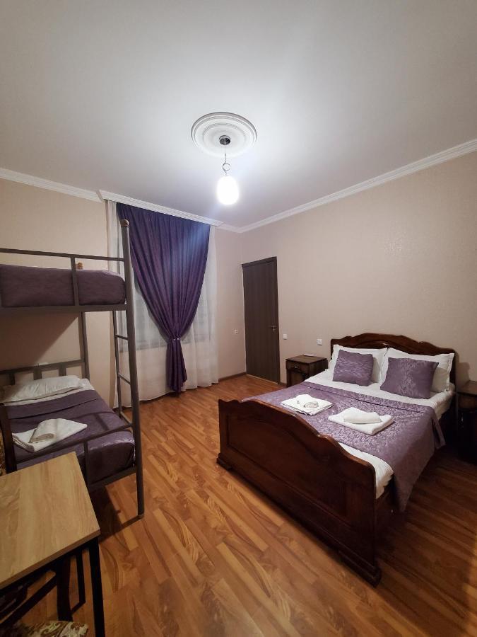 Beehives Apartment Kutaisi Bagian luar foto