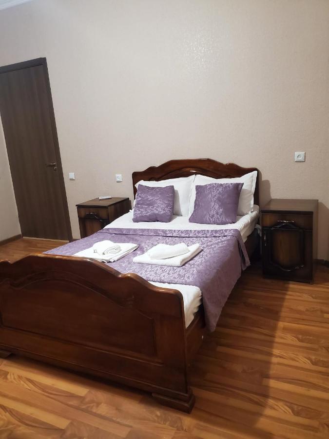 Beehives Apartment Kutaisi Bagian luar foto